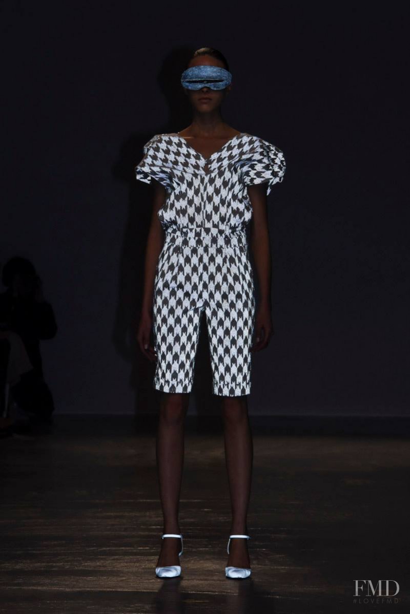 Anrealage fashion show for Spring/Summer 2016