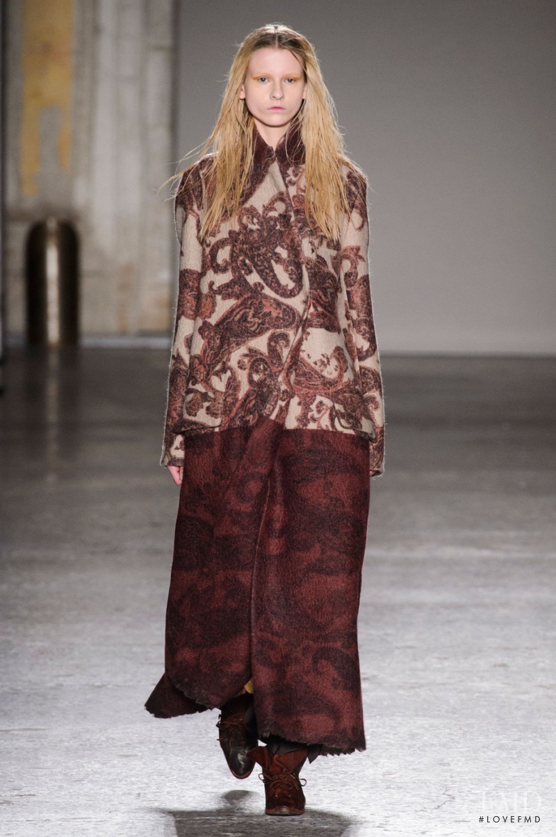 Ola Munik featured in  the Uma Wang fashion show for Autumn/Winter 2015