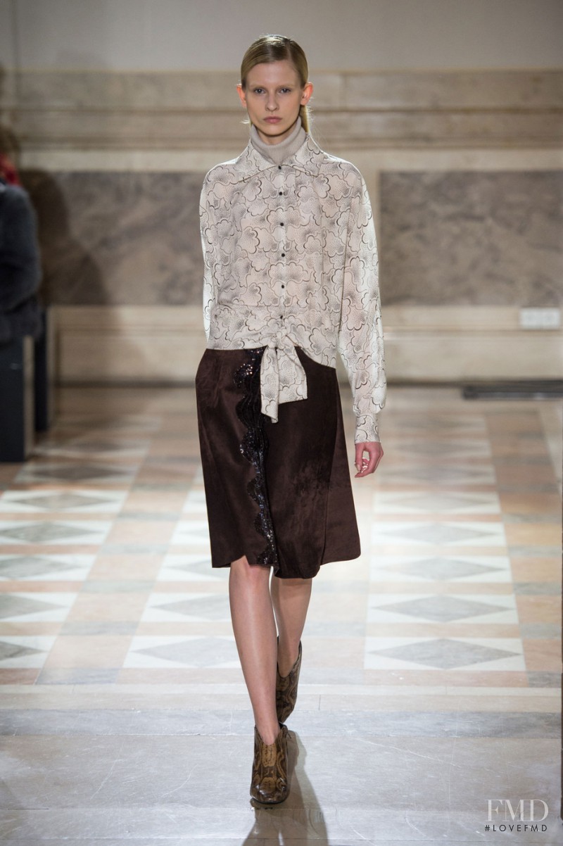 Ola Munik featured in  the Sharon Wauchob fashion show for Autumn/Winter 2015