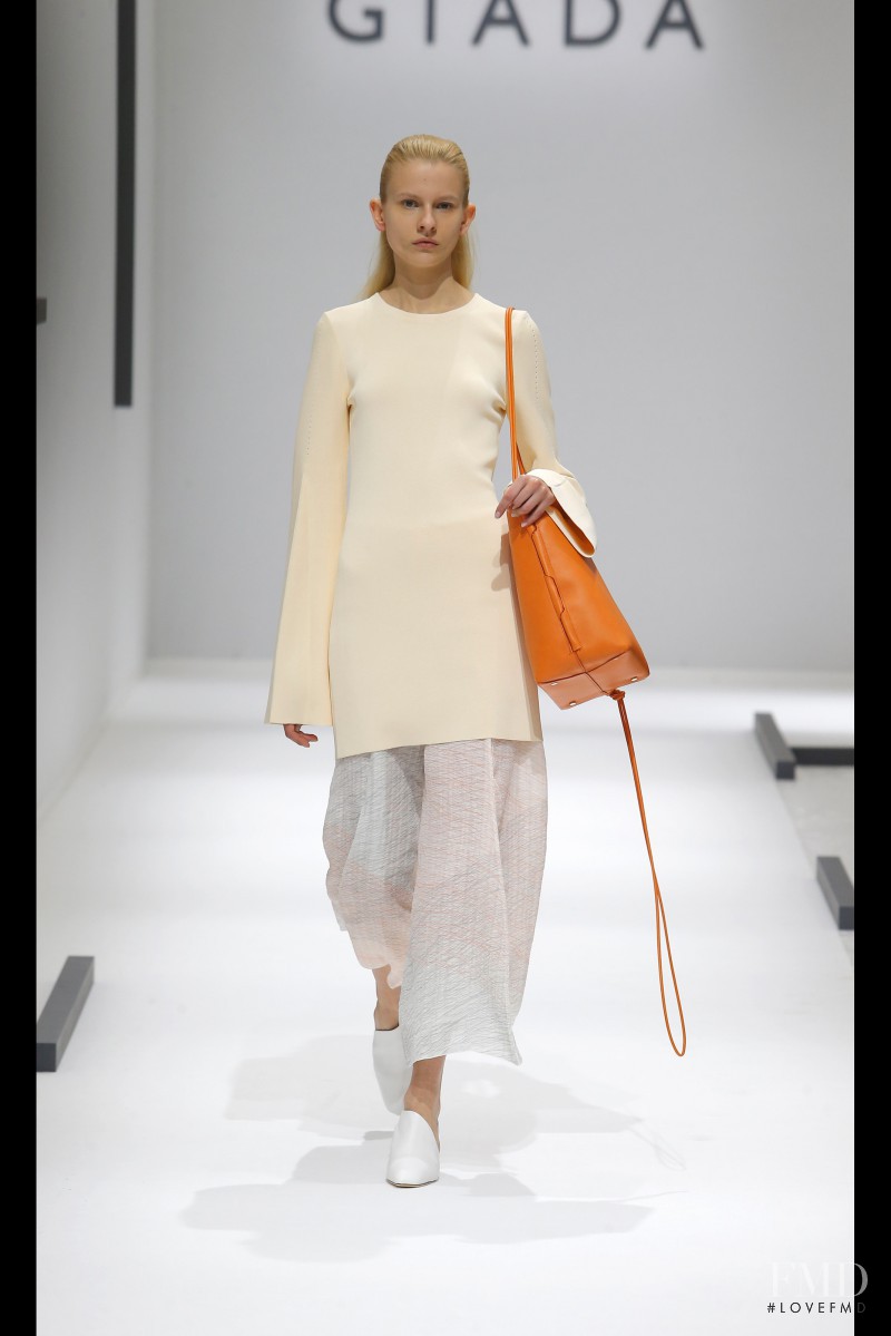 Ola Munik featured in  the Giada fashion show for Spring/Summer 2016