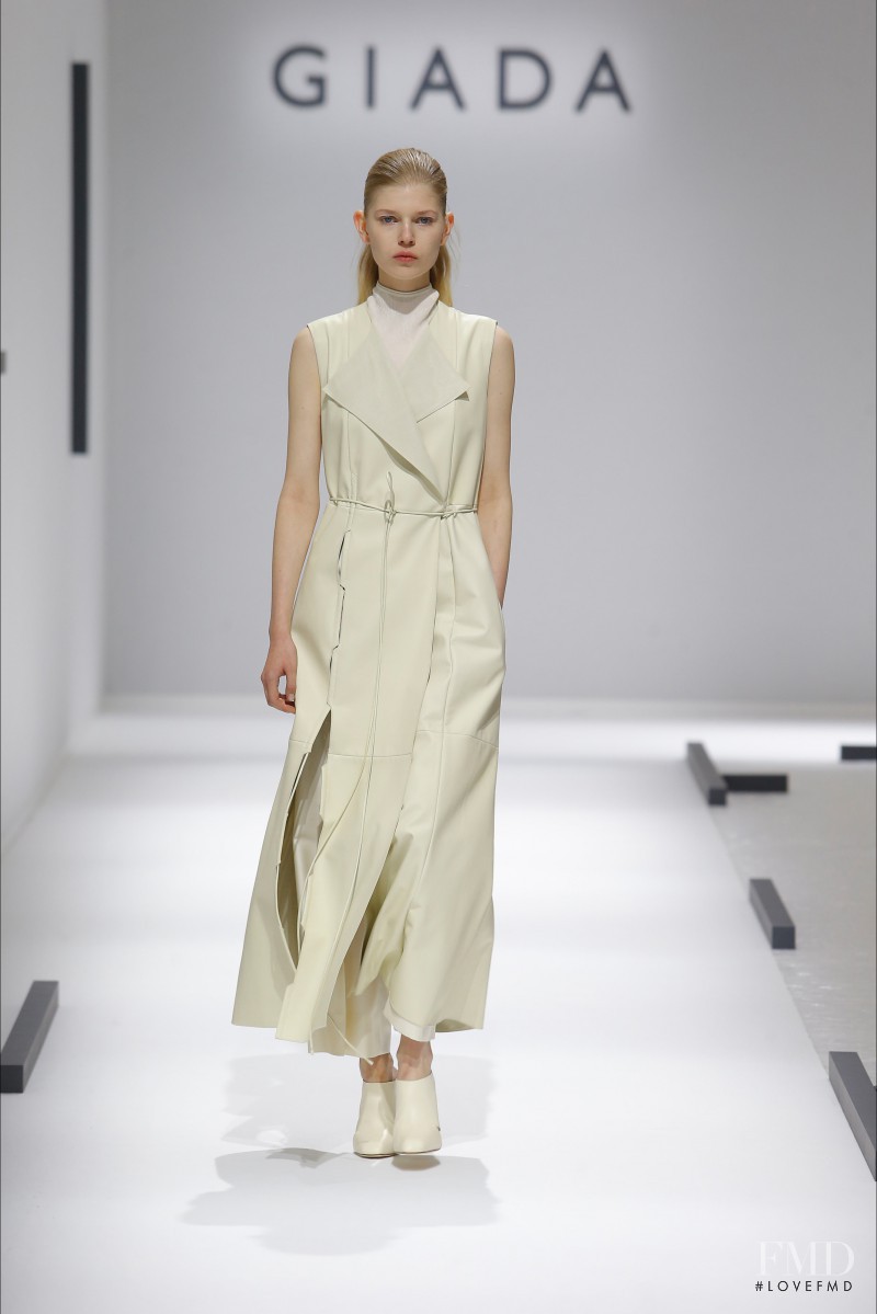 Ola Rudnicka featured in  the Giada fashion show for Spring/Summer 2016