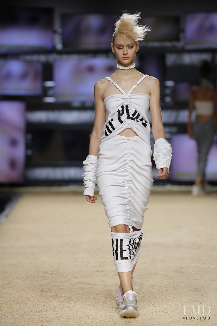 Maria Ke Fisherman fashion show for Spring/Summer 2016