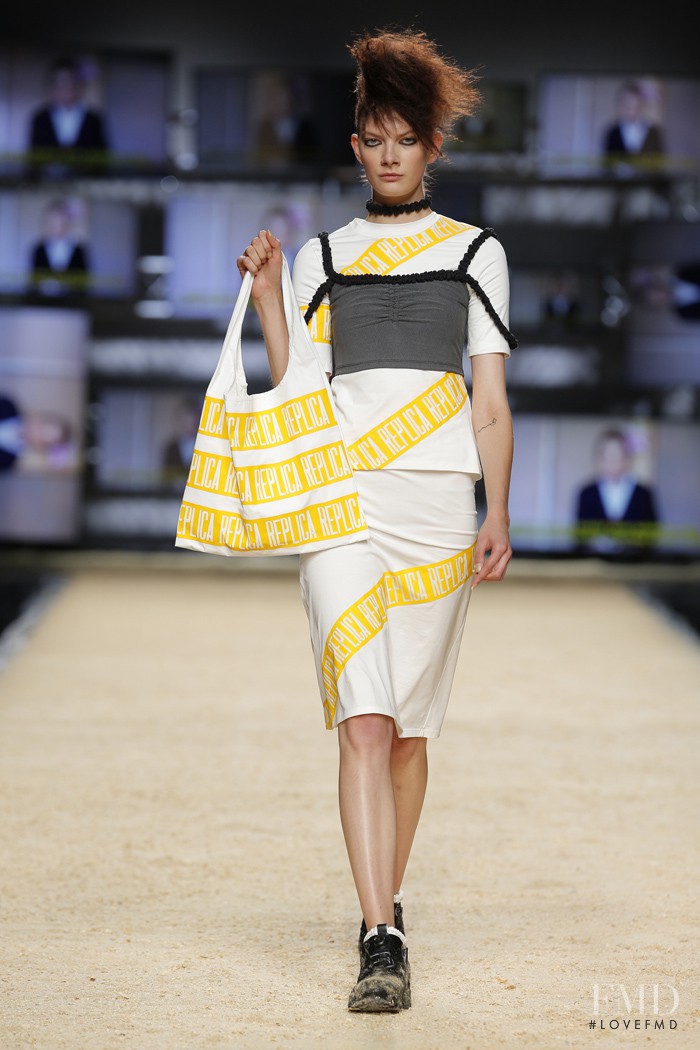 Maria Ke Fisherman fashion show for Spring/Summer 2016