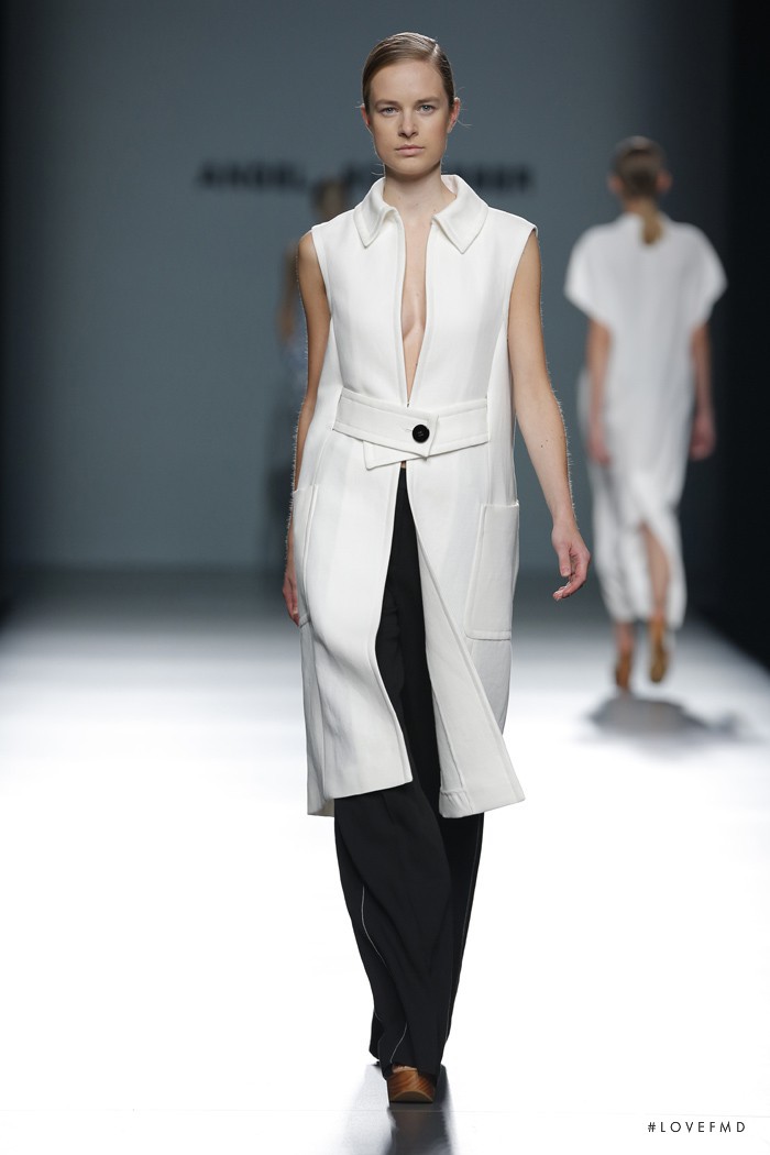 Angel Schlesser fashion show for Spring/Summer 2016