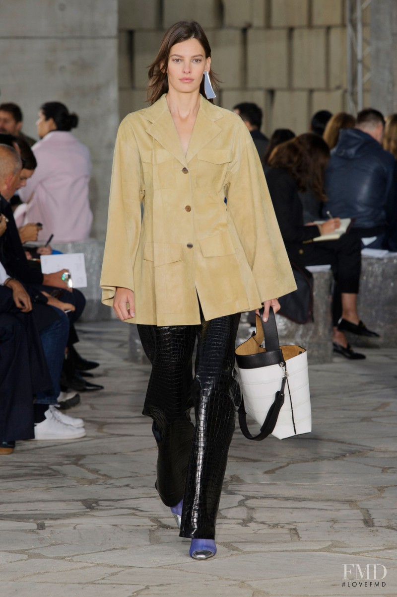 Amanda Murphy featured in  the Loewe fashion show for Spring/Summer 2016