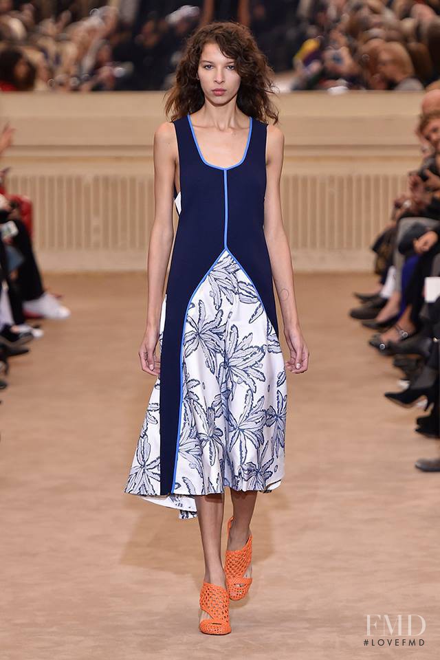 Alice Metza featured in  the Roland Mouret fashion show for Spring/Summer 2016