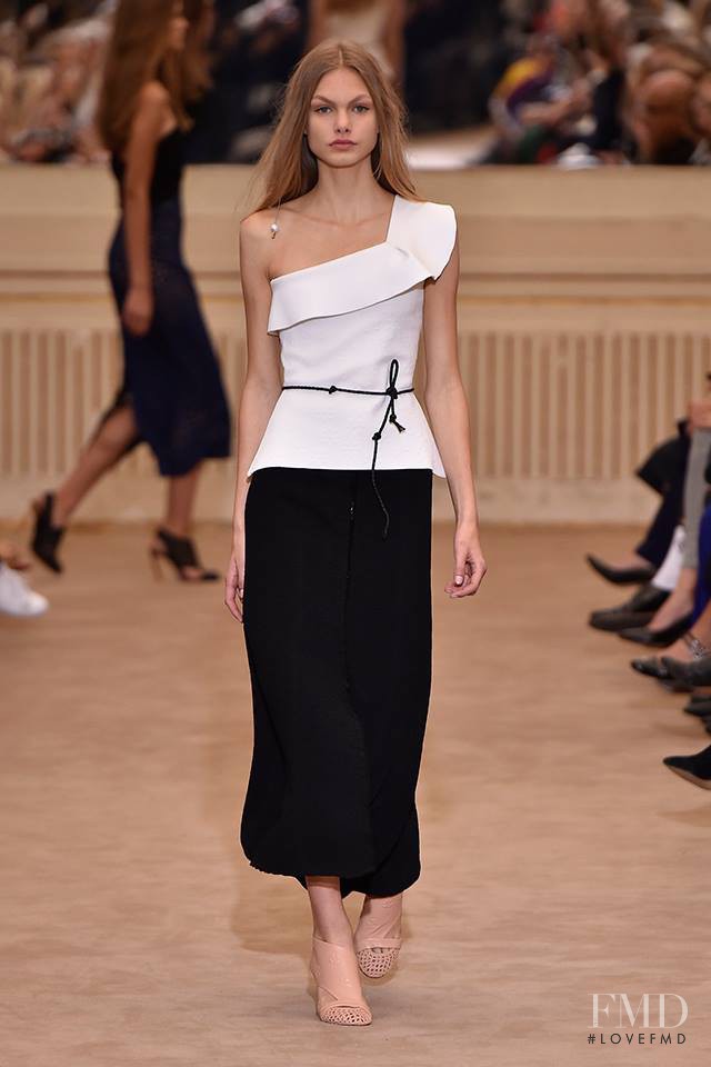 Annika Krijt featured in  the Roland Mouret fashion show for Spring/Summer 2016