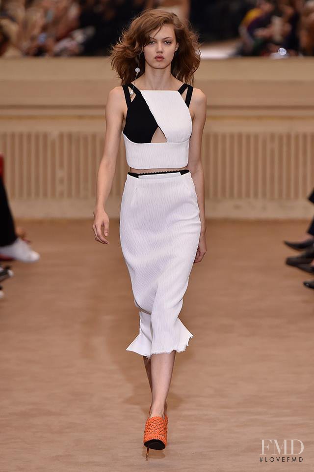 Lindsey Wixson featured in  the Roland Mouret fashion show for Spring/Summer 2016