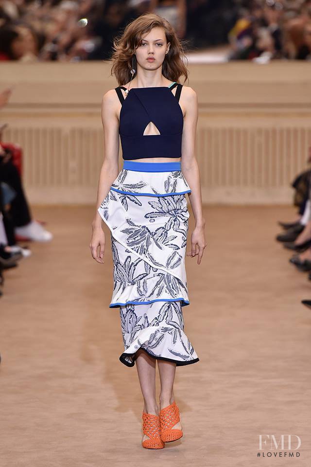 Lindsey Wixson featured in  the Roland Mouret fashion show for Spring/Summer 2016