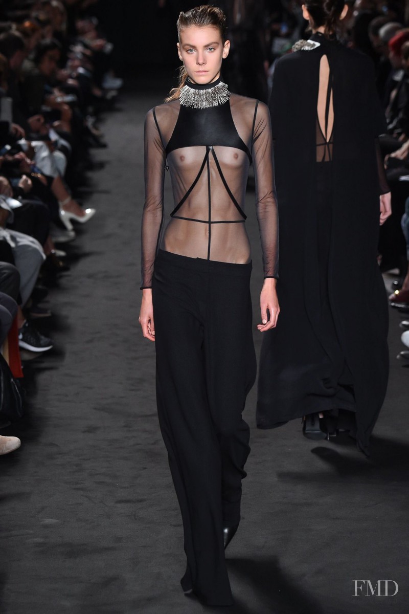 Ann Demeulemeester fashion show for Spring/Summer 2016
