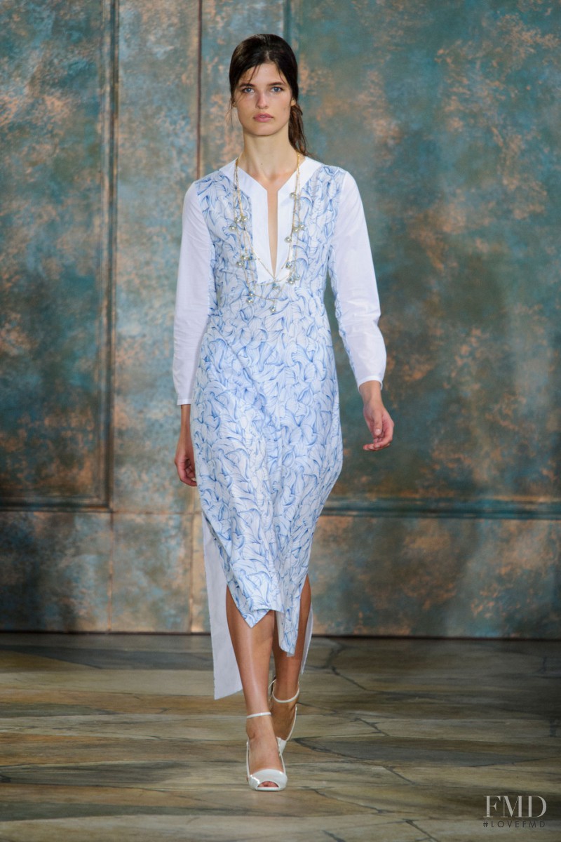 Julia van Os featured in  the Tory Burch fashion show for Spring/Summer 2016