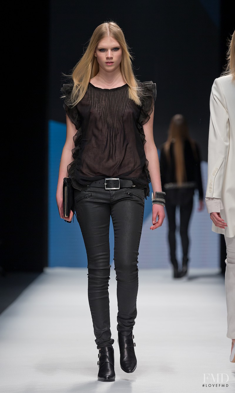 Sara Eirud featured in  the Hunkydory fashion show for Autumn/Winter 2013