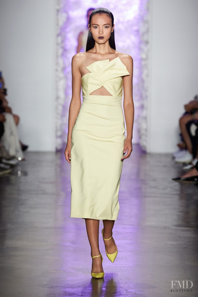 Luping Wang featured in  the Cushnie Et Ochs fashion show for Spring/Summer 2016