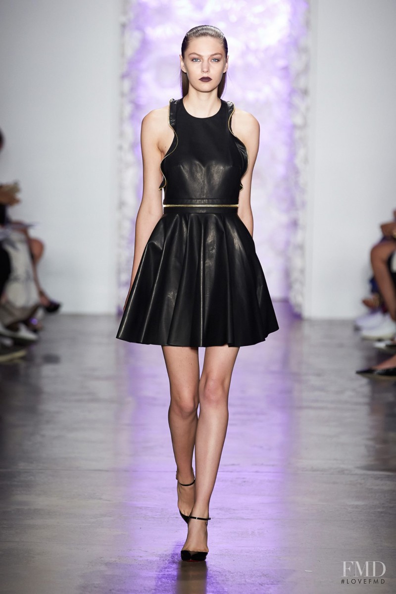 Marta Placzek featured in  the Cushnie Et Ochs fashion show for Spring/Summer 2016