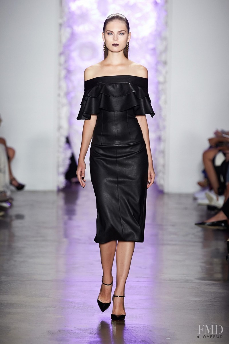 Kate Kosushkina featured in  the Cushnie Et Ochs fashion show for Spring/Summer 2016