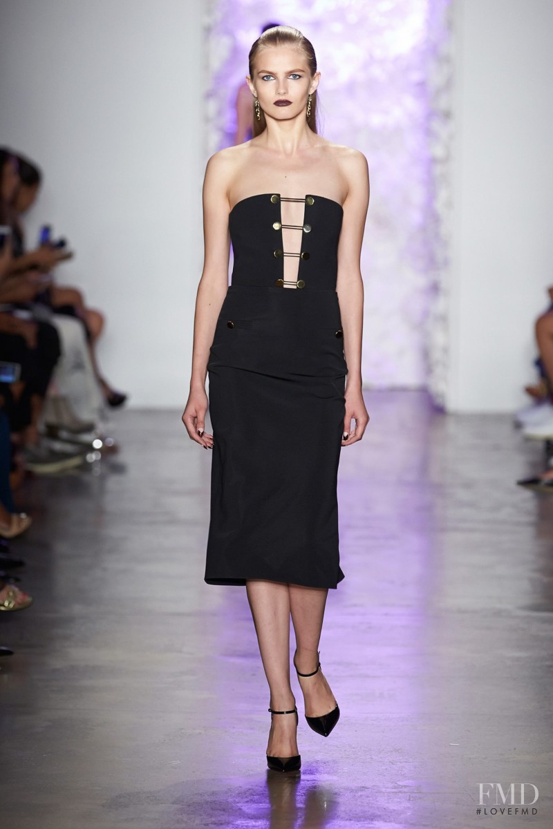 Aneta Pajak featured in  the Cushnie Et Ochs fashion show for Spring/Summer 2016
