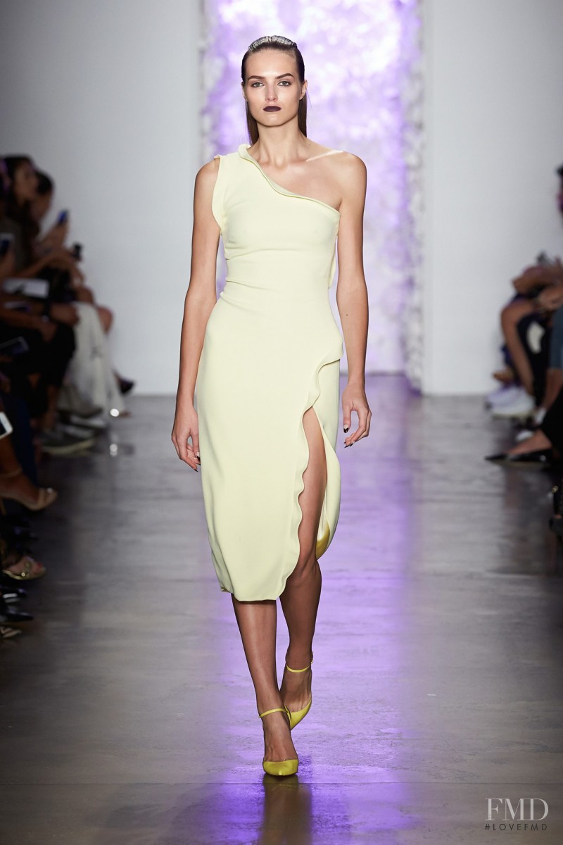 Agne Konciute featured in  the Cushnie Et Ochs fashion show for Spring/Summer 2016