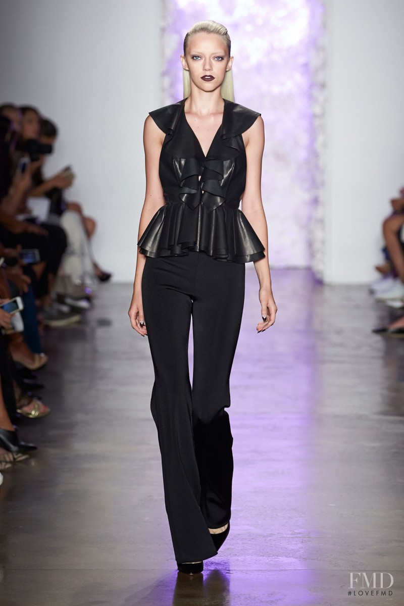 Pyper America Smith featured in  the Cushnie Et Ochs fashion show for Spring/Summer 2016