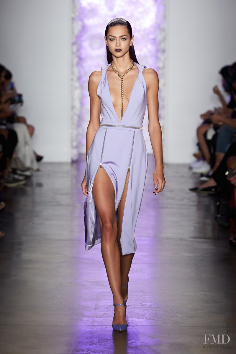 Zhenya Katava featured in  the Cushnie Et Ochs fashion show for Spring/Summer 2016