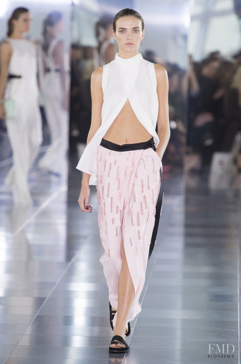 Amanda Wakeley fashion show for Spring/Summer 2016