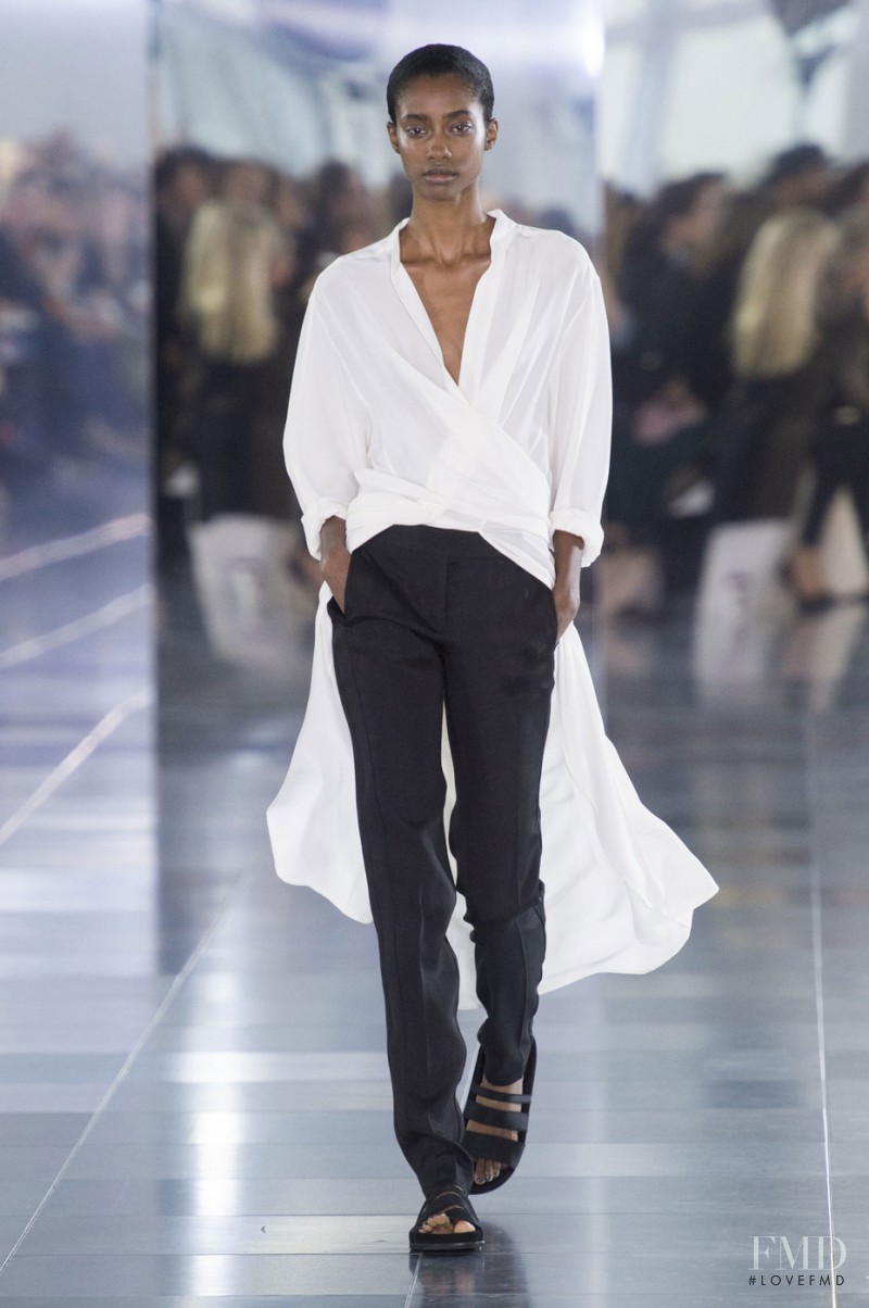 Amanda Wakeley fashion show for Spring/Summer 2016