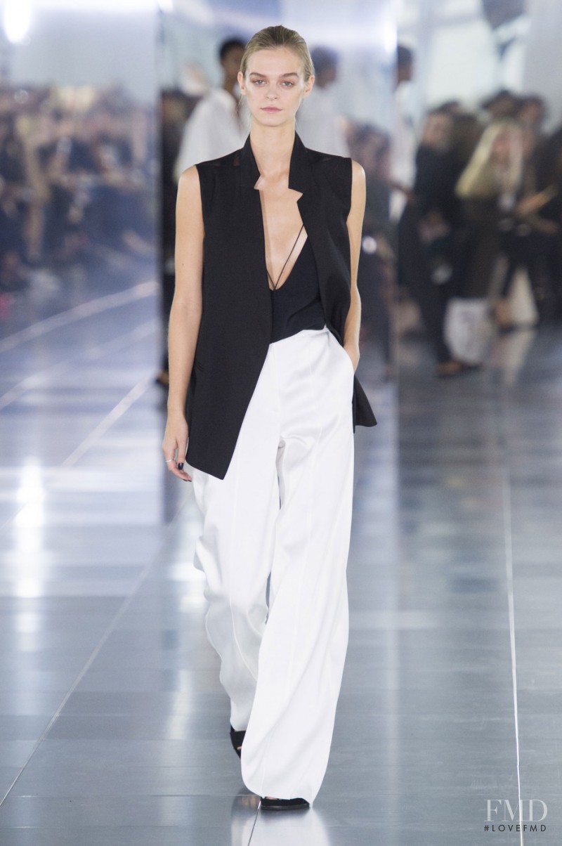 Amanda Wakeley fashion show for Spring/Summer 2016