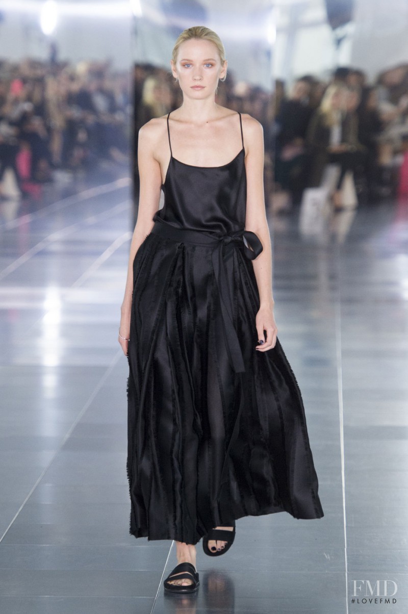 Amanda Wakeley fashion show for Spring/Summer 2016
