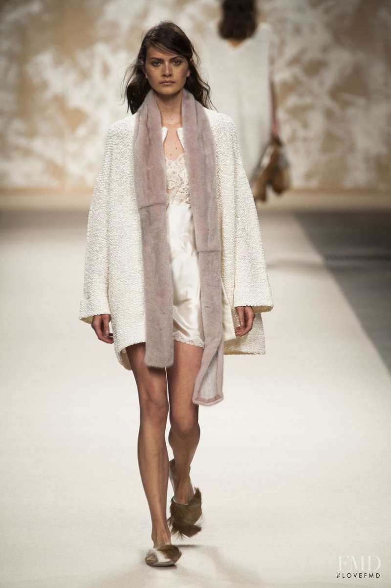 Kim Valerie Jaspers featured in  the Simonetta Ravizza fashion show for Spring/Summer 2016