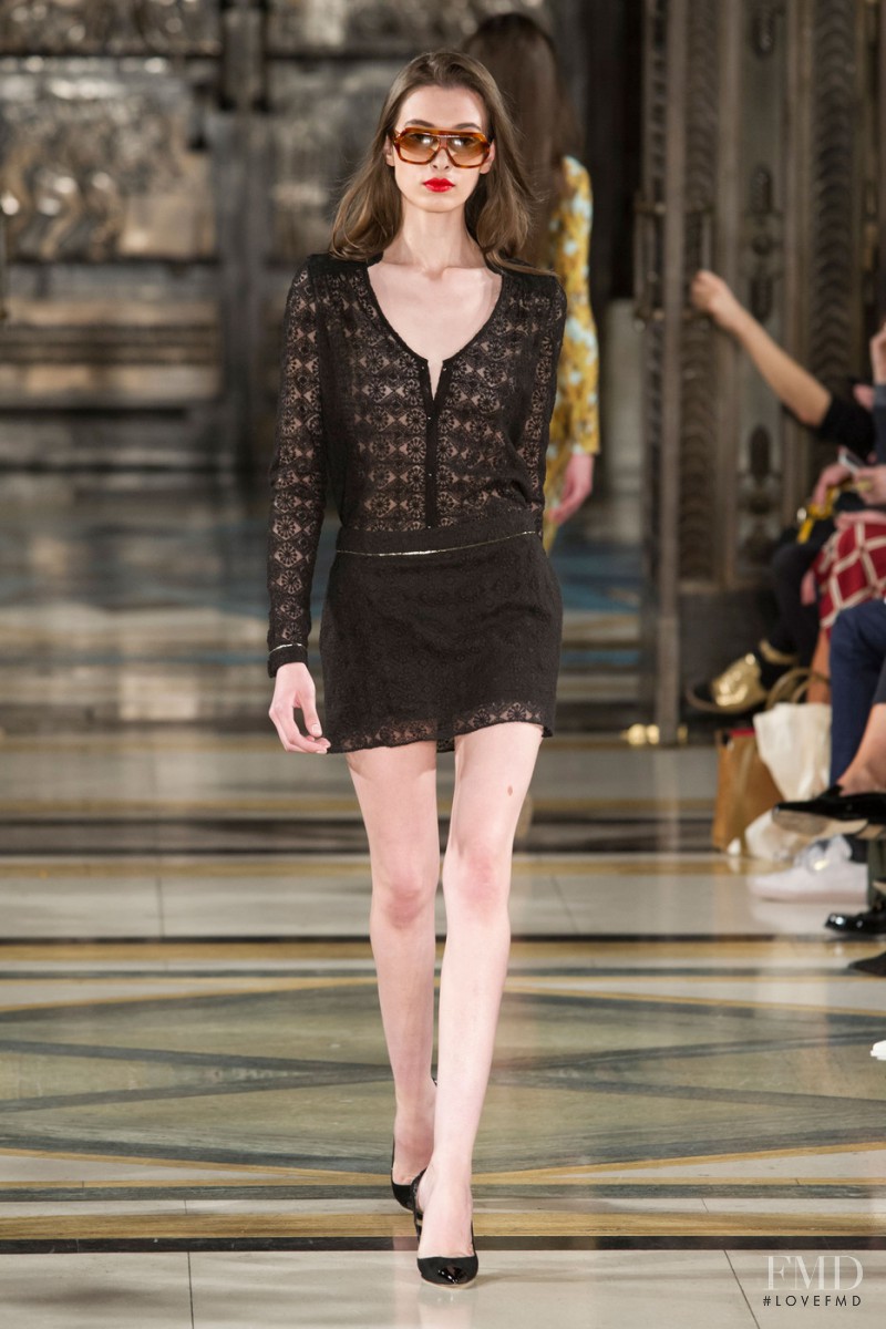 Jaque Cantelli featured in  the Felder Felder fashion show for Spring/Summer 2016