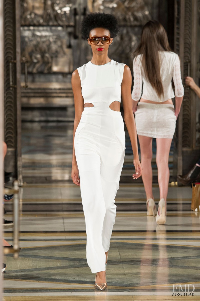 Hannah Shakespeare featured in  the Felder Felder fashion show for Spring/Summer 2016