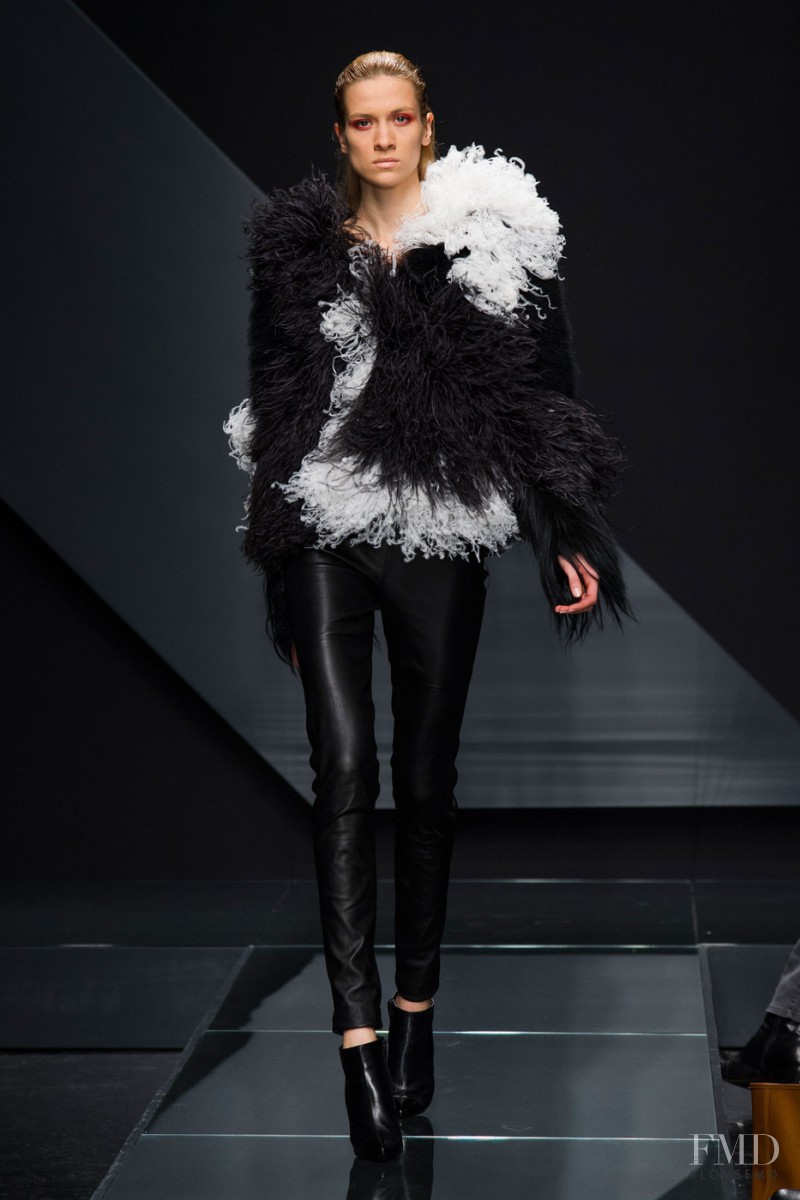 Vaiora Cob Strogonova featured in  the Krizia fashion show for Autumn/Winter 2014