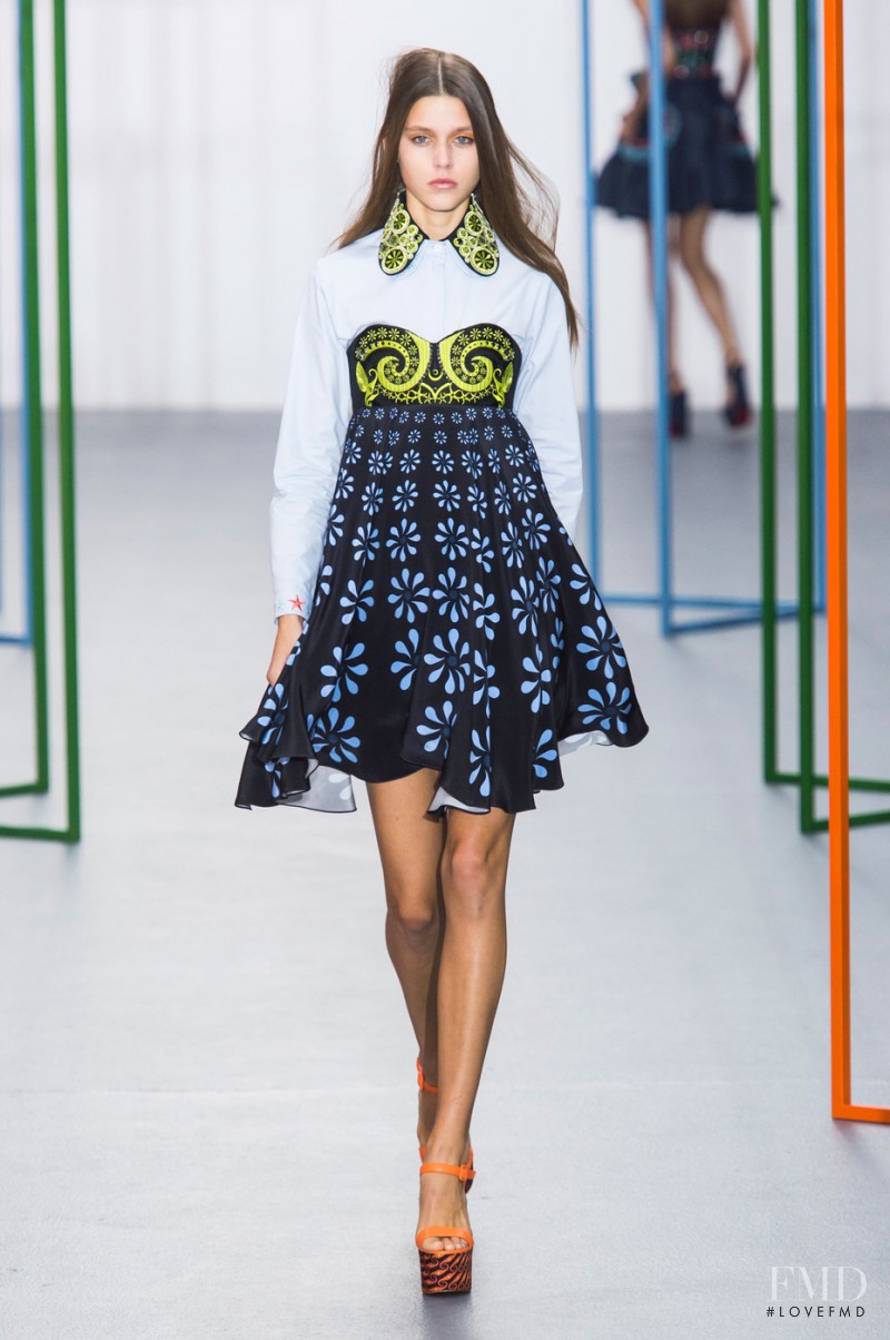 Vivienne Rohner featured in  the Holly Fulton fashion show for Spring/Summer 2016