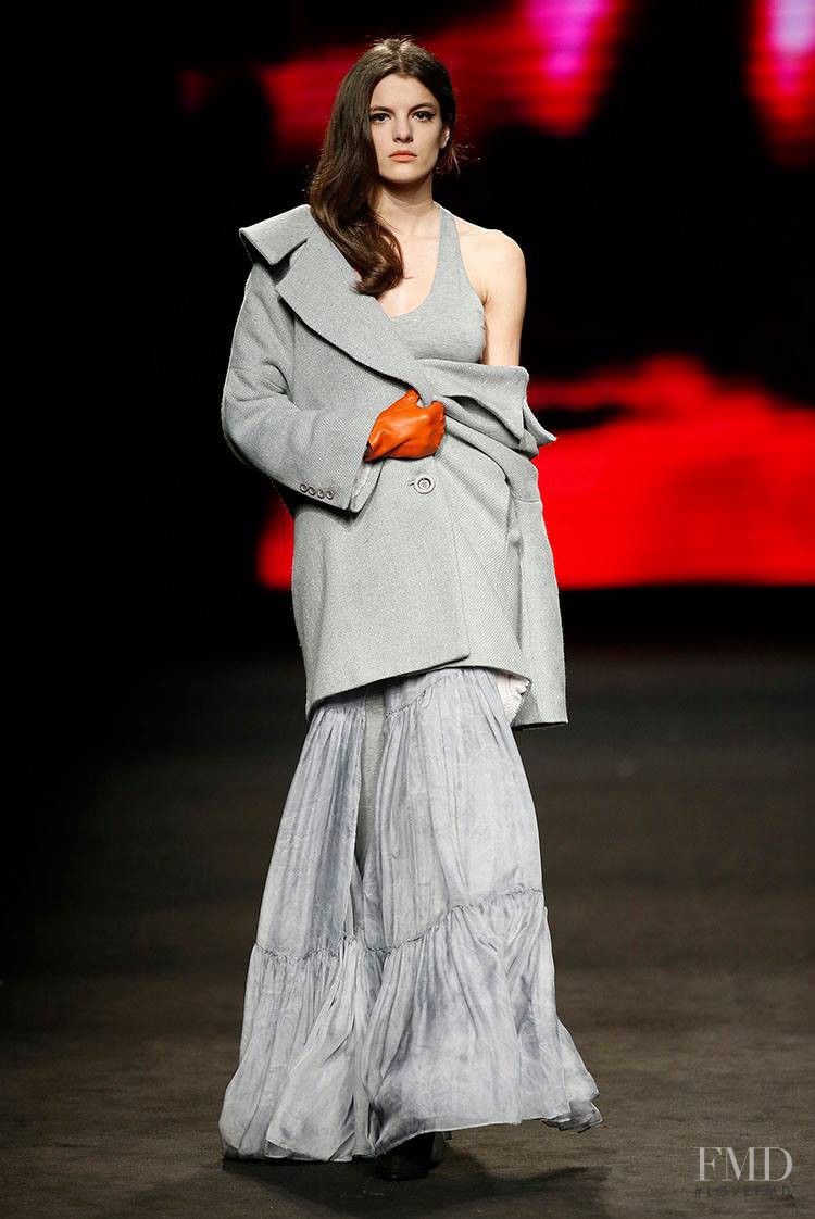 Carmen Ceclan featured in  the Menchén Tomàs fashion show for Autumn/Winter 2015