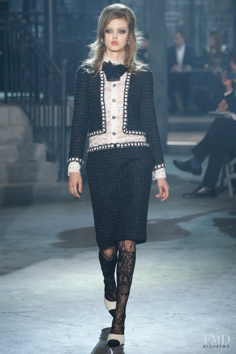 Lindsey Wixson featured in  the Chanel Métiers d\'art  fashion show for Pre-Fall 2016