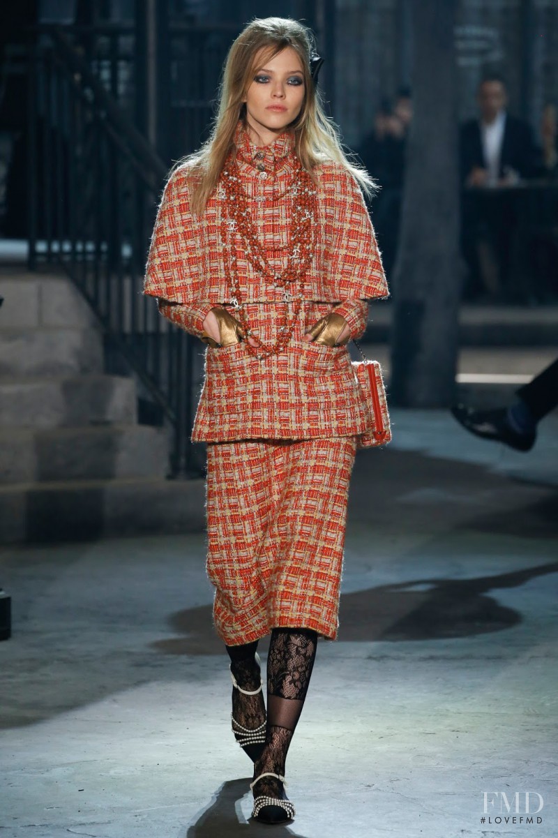 Sasha Luss featured in  the Chanel Métiers d\'art  fashion show for Pre-Fall 2016