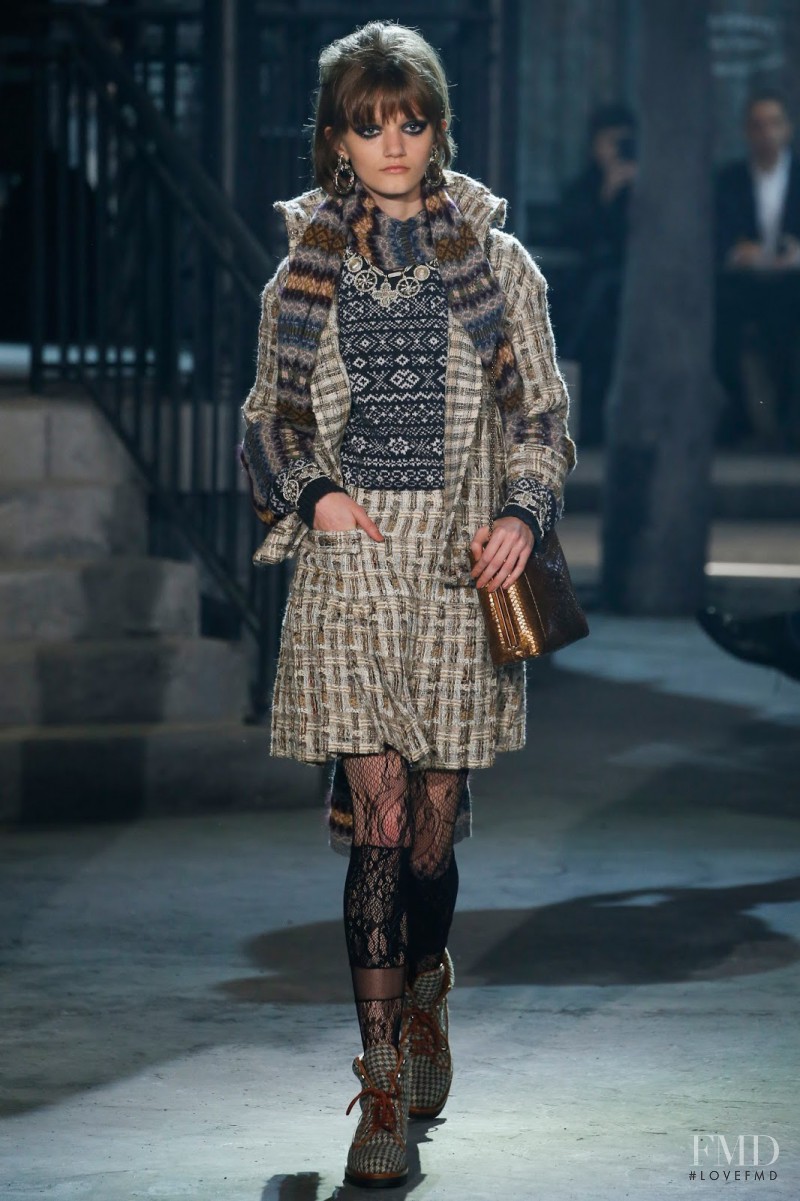 Peyton Knight featured in  the Chanel Métiers d\'art  fashion show for Pre-Fall 2016