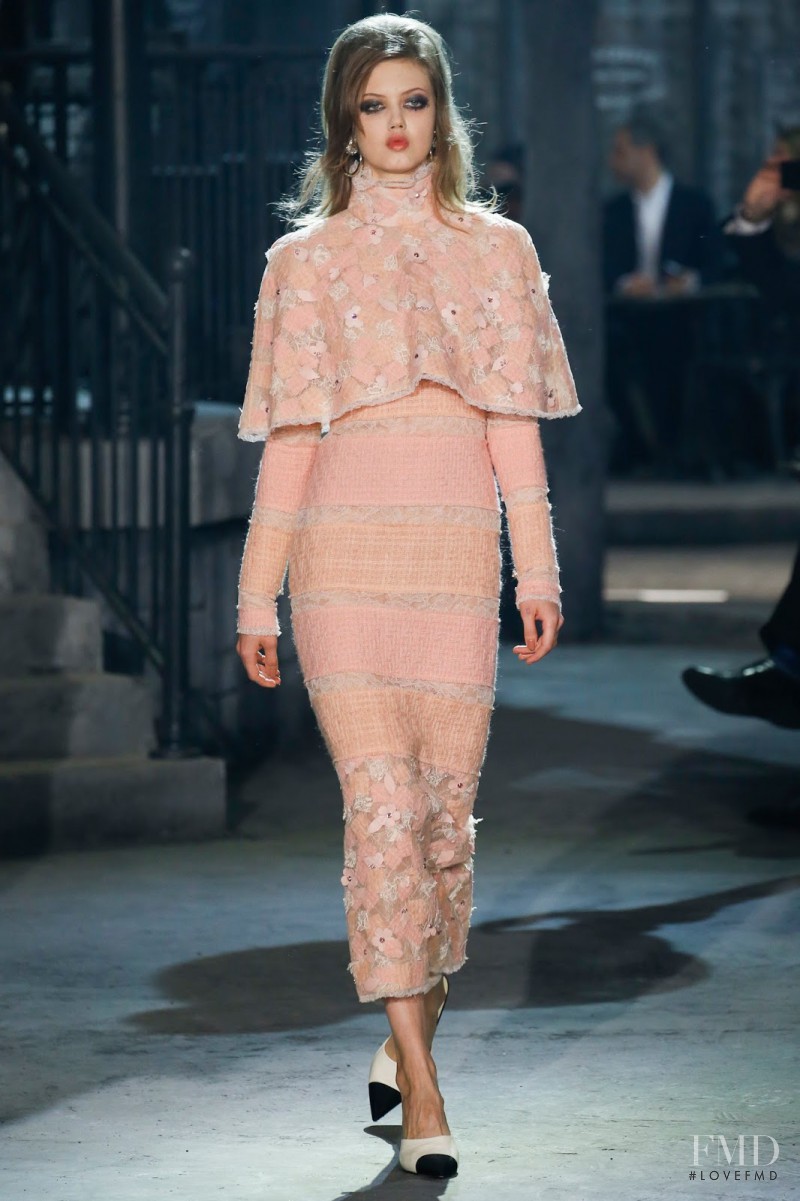 Lindsey Wixson featured in  the Chanel Métiers d\'art  fashion show for Pre-Fall 2016