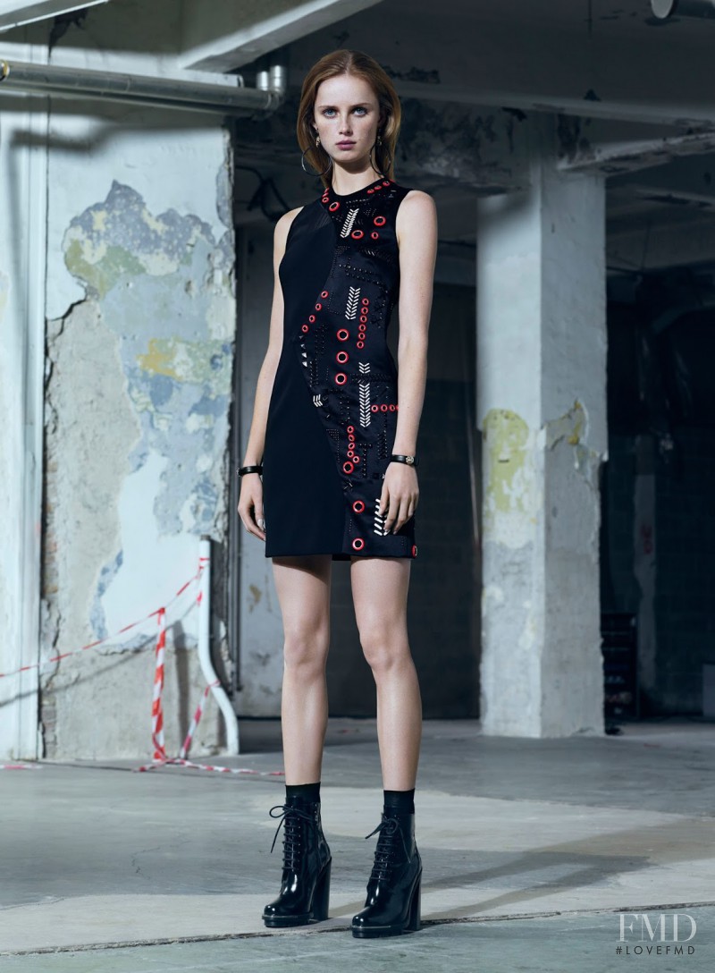 Versace fashion show for Pre-Fall 2016