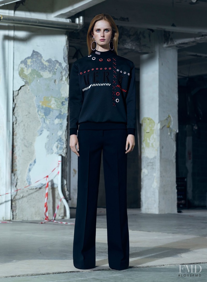 Versace fashion show for Pre-Fall 2016