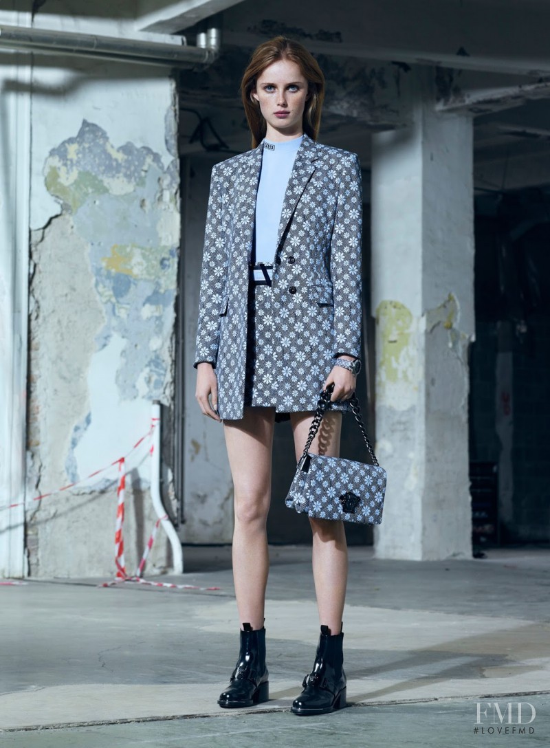 Versace fashion show for Pre-Fall 2016