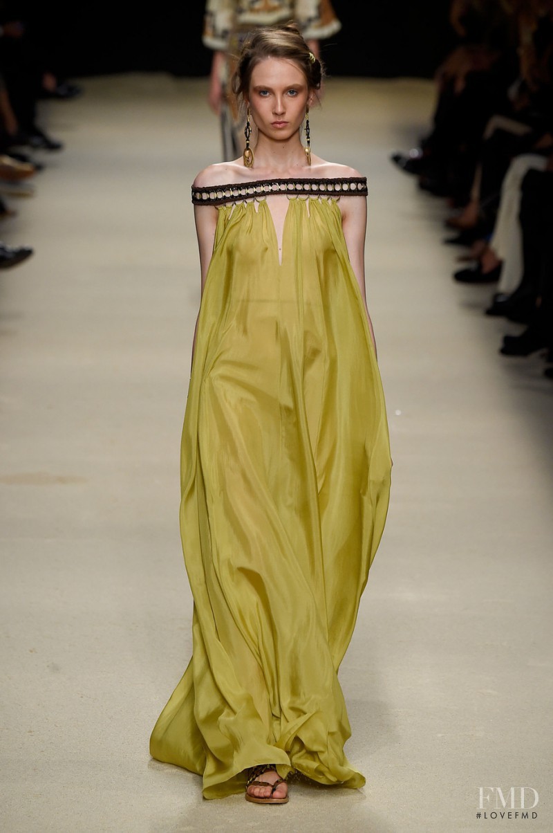 Alberta Ferretti fashion show for Spring/Summer 2016