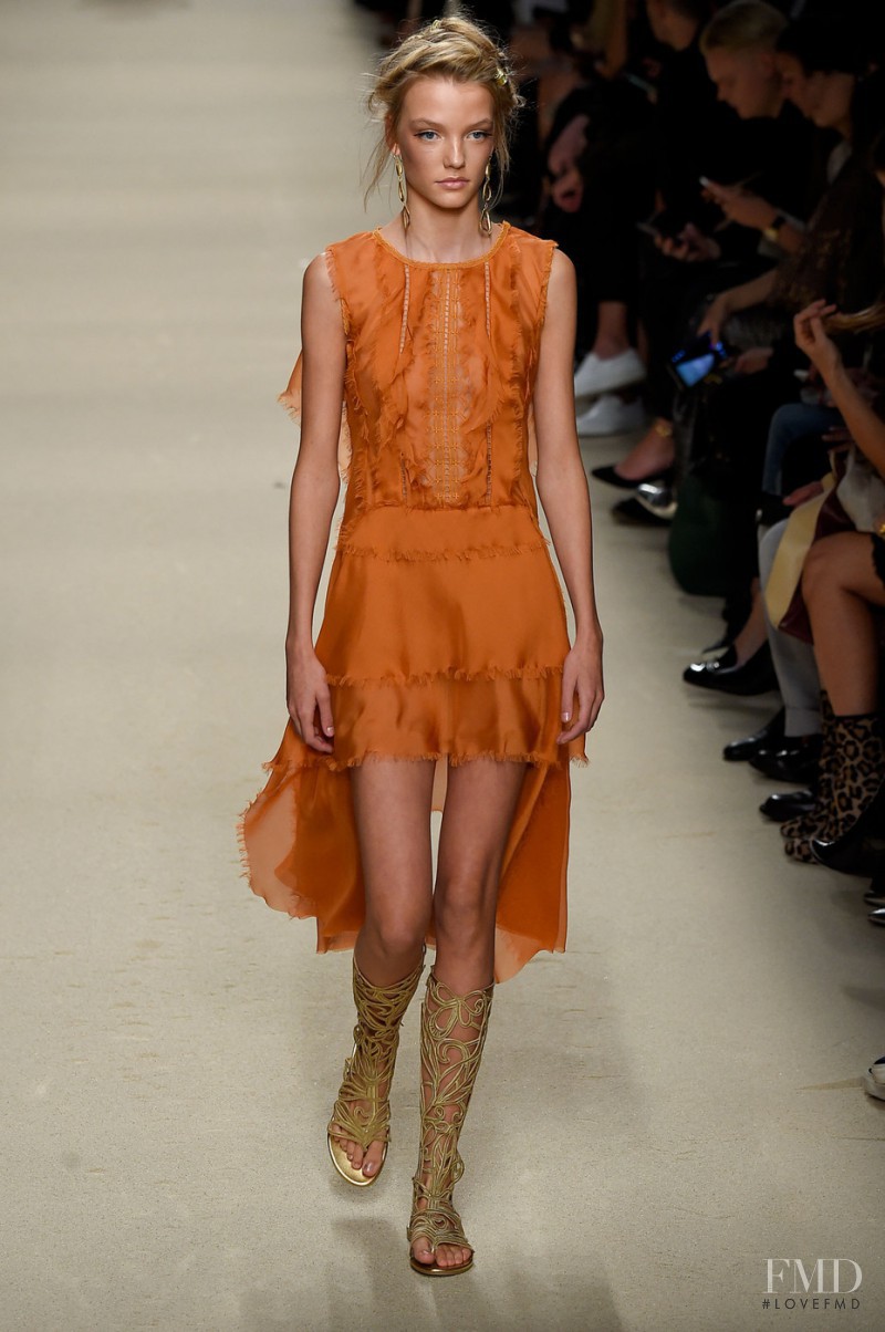 Roos Abels featured in  the Alberta Ferretti fashion show for Spring/Summer 2016