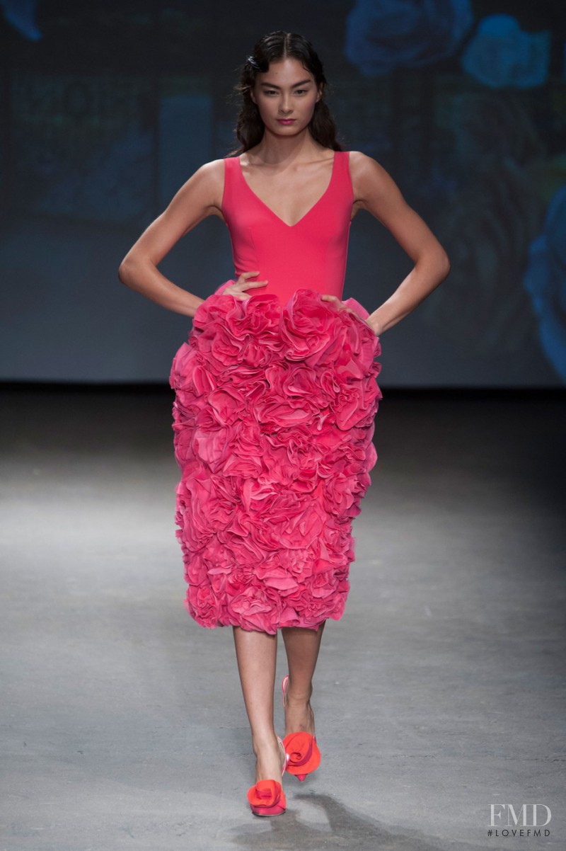 Alina Tsoy featured in  the Chiara Boni La Petite Robe fashion show for Spring/Summer 2016