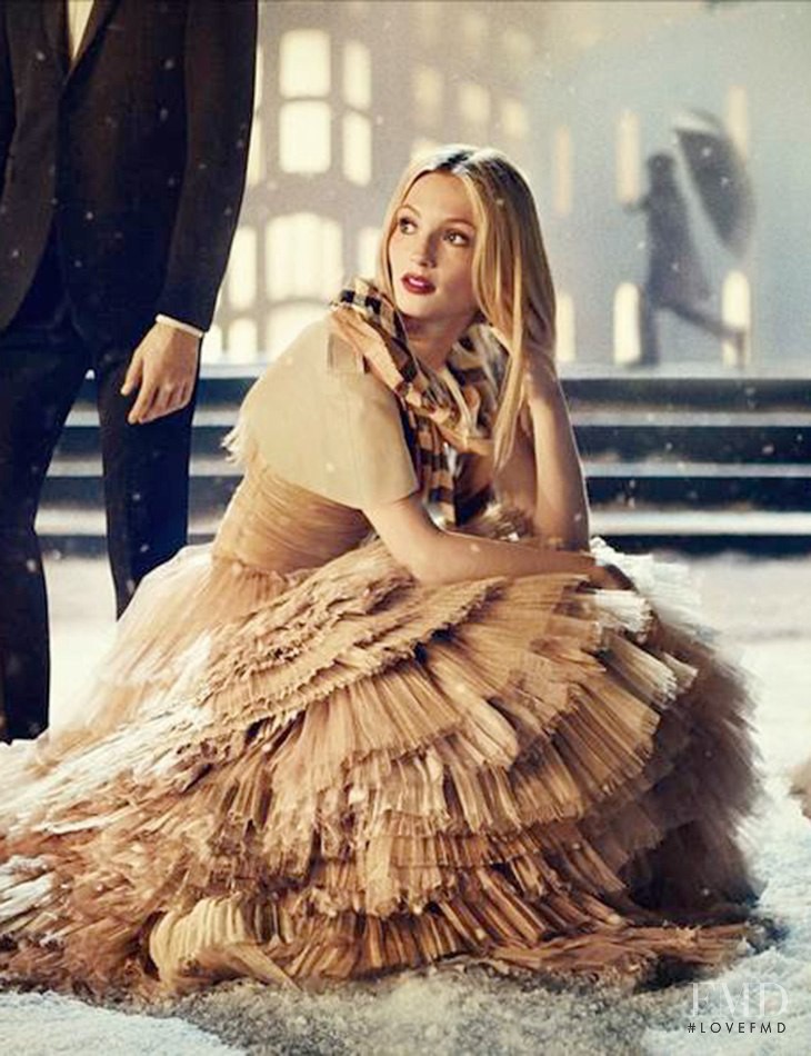 Hannah Dodd featured in  the Burberry Prorsum advertisement for Holiday 2014