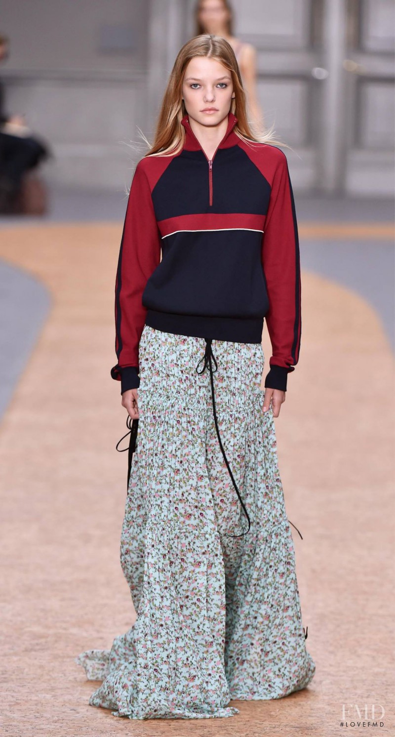 Roos Abels featured in  the Chloe fashion show for Spring/Summer 2016