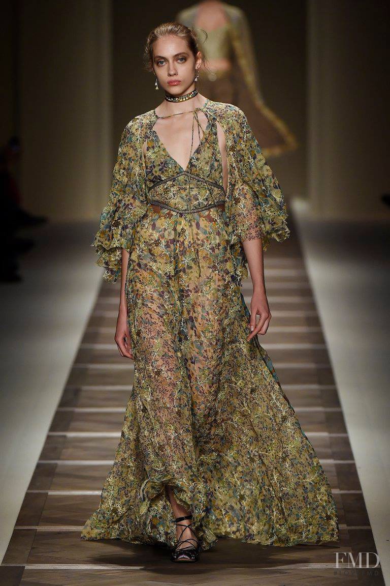Odette Pavlova featured in  the Etro fashion show for Spring/Summer 2016