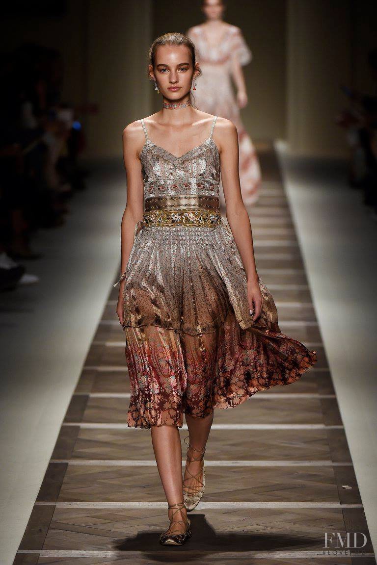 Maartje Verhoef featured in  the Etro fashion show for Spring/Summer 2016