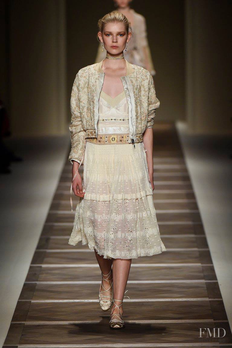 Ola Rudnicka featured in  the Etro fashion show for Spring/Summer 2016