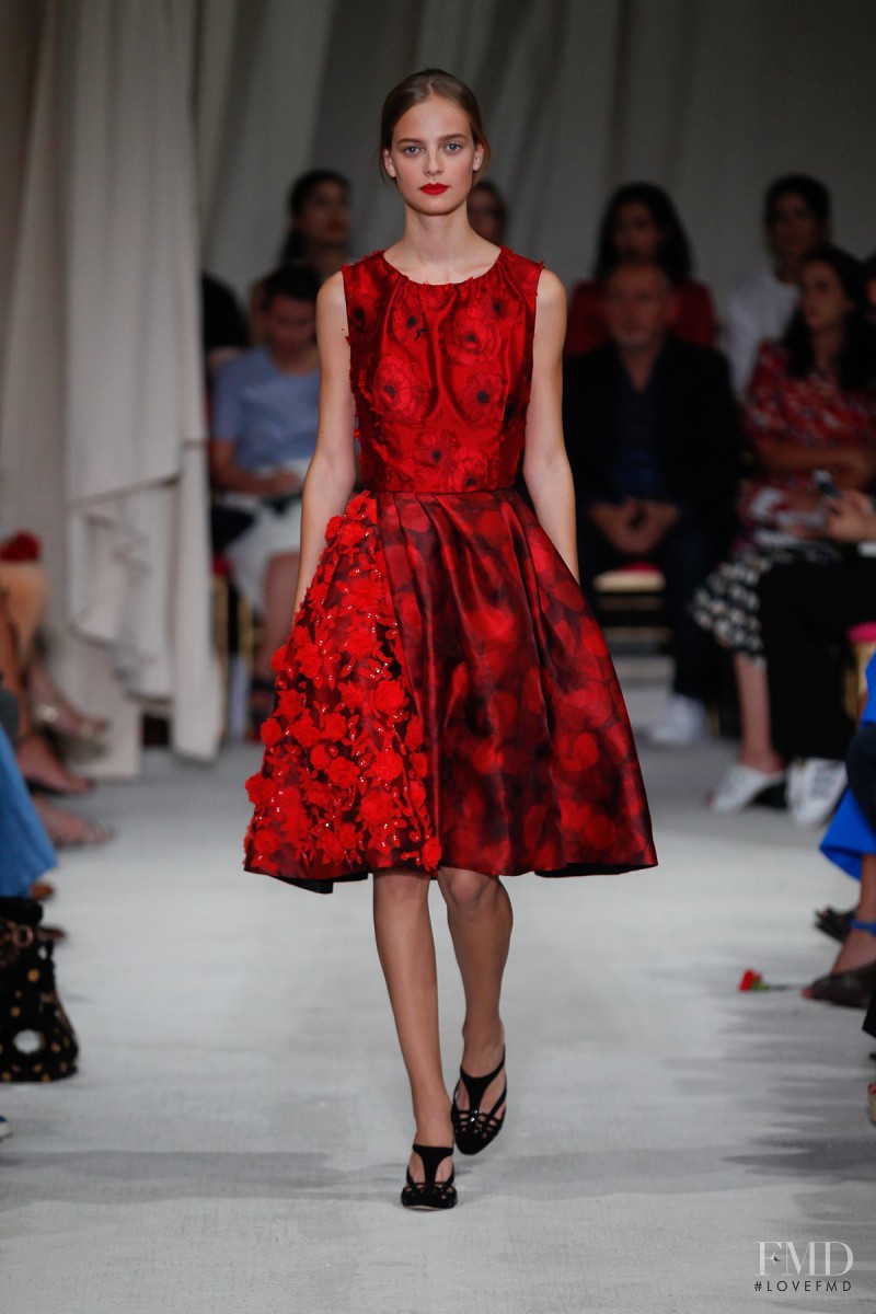 Ine Neefs featured in  the Oscar de la Renta fashion show for Spring/Summer 2016