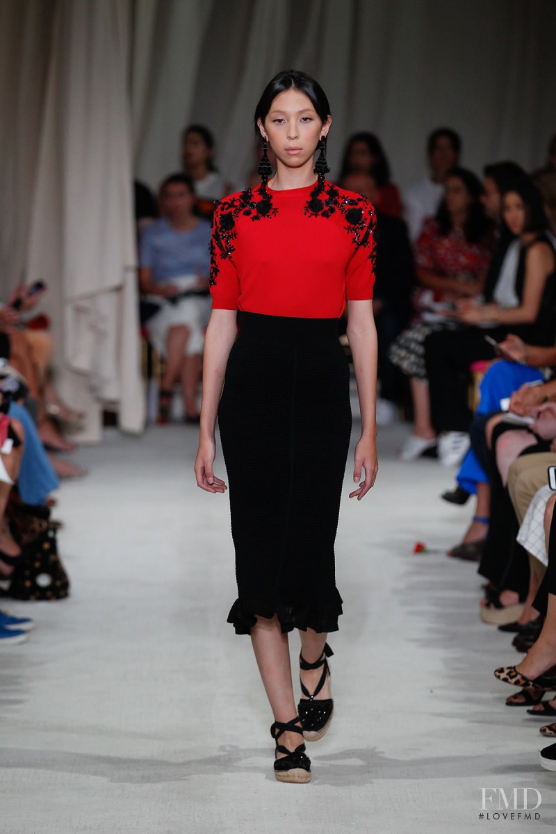 Issa Lish featured in  the Oscar de la Renta fashion show for Spring/Summer 2016